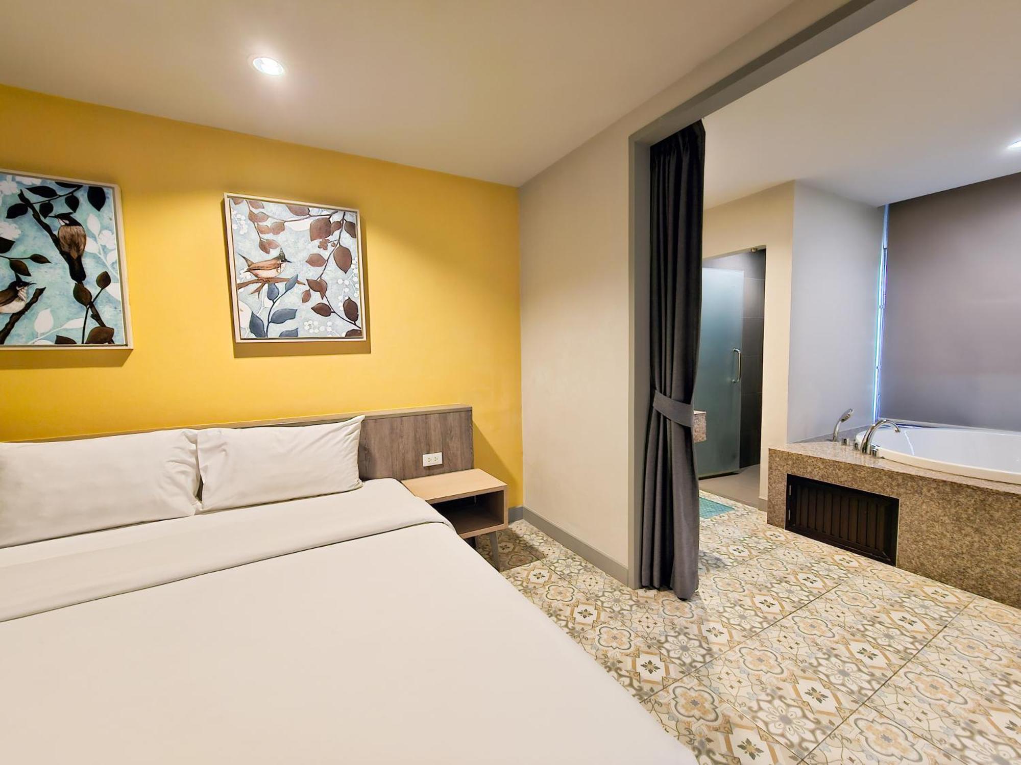 Recenta Suite Phuket Suanluang Ngoại thất bức ảnh