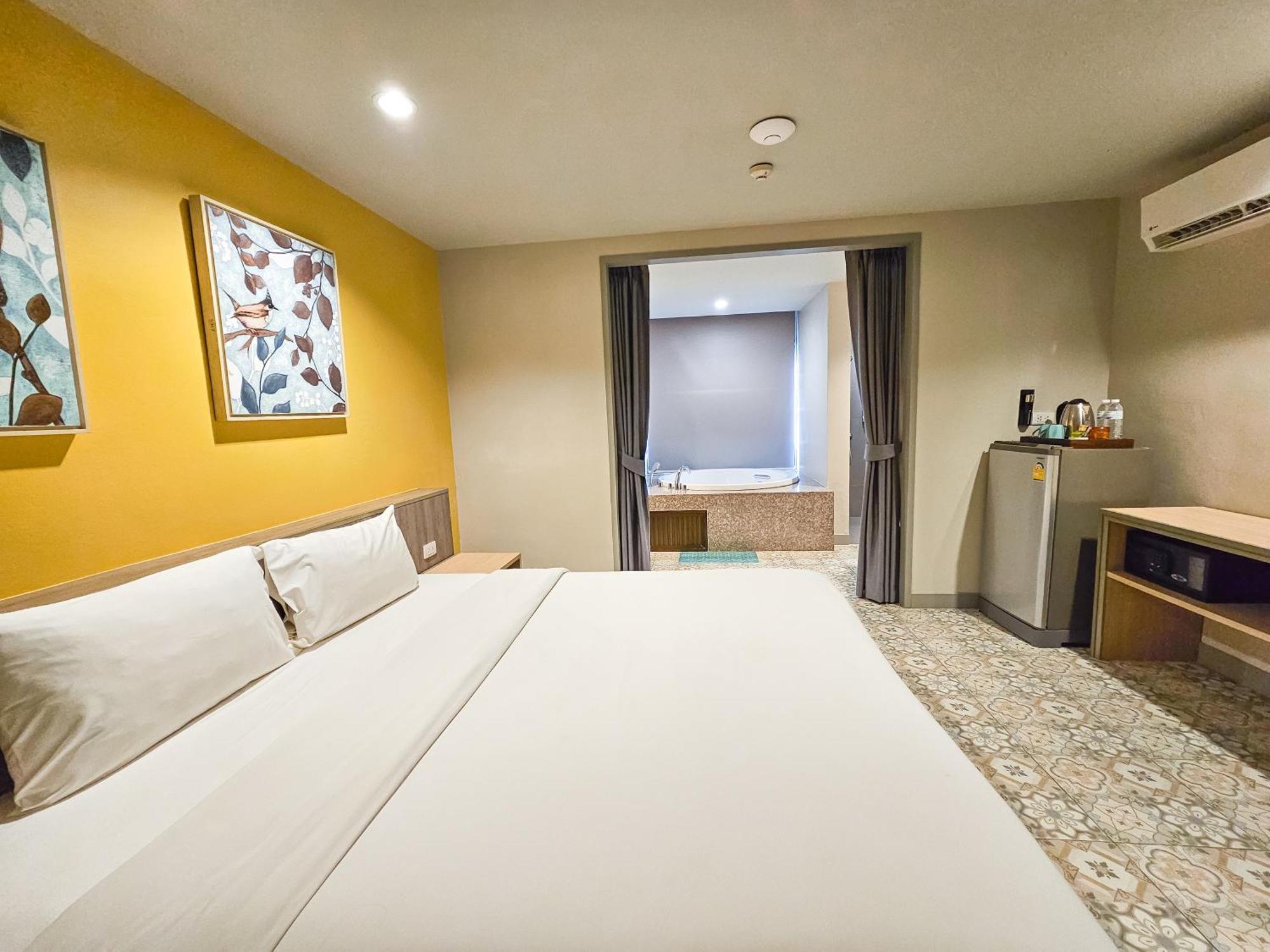 Recenta Suite Phuket Suanluang Ngoại thất bức ảnh