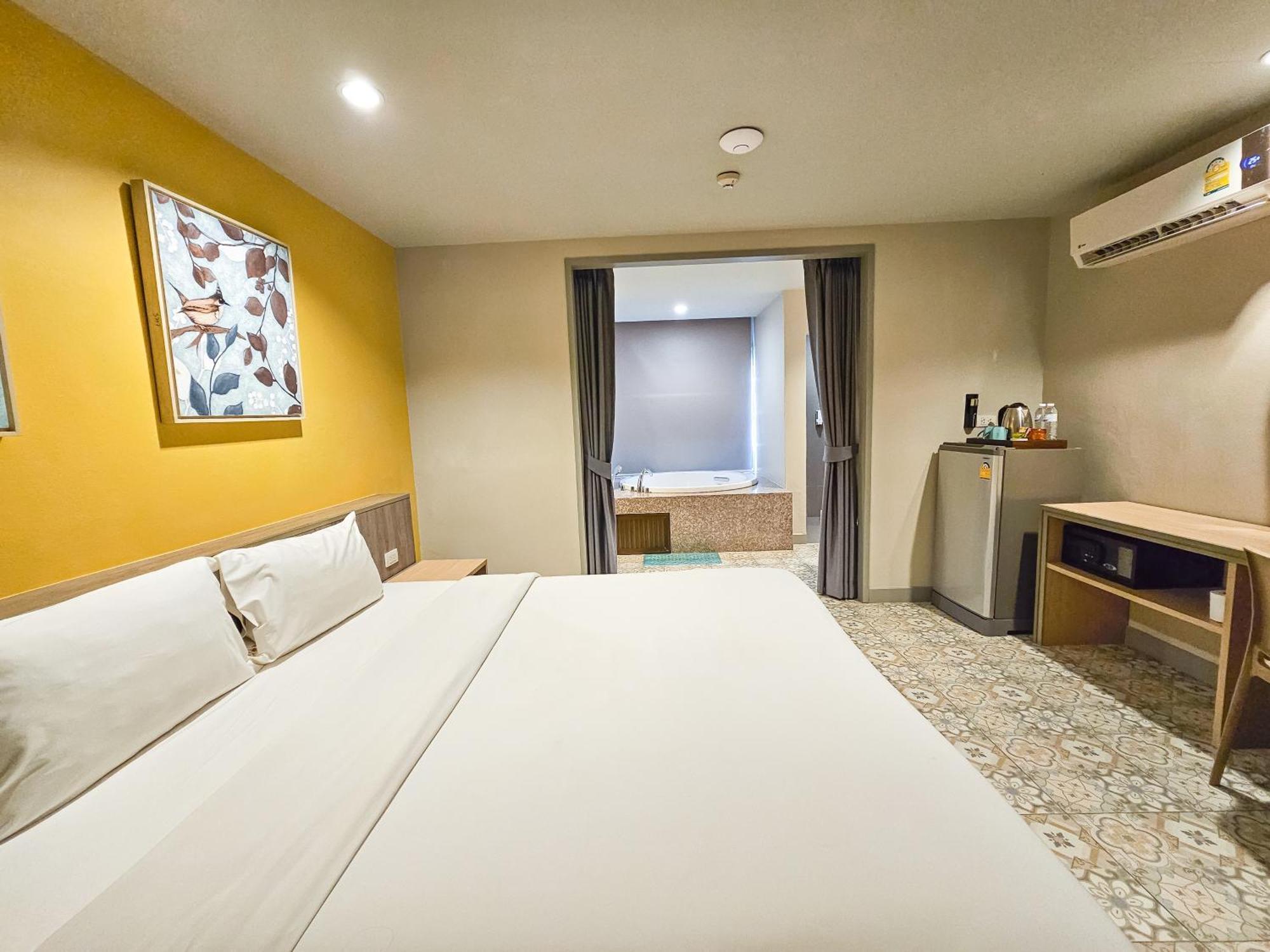 Recenta Suite Phuket Suanluang Ngoại thất bức ảnh