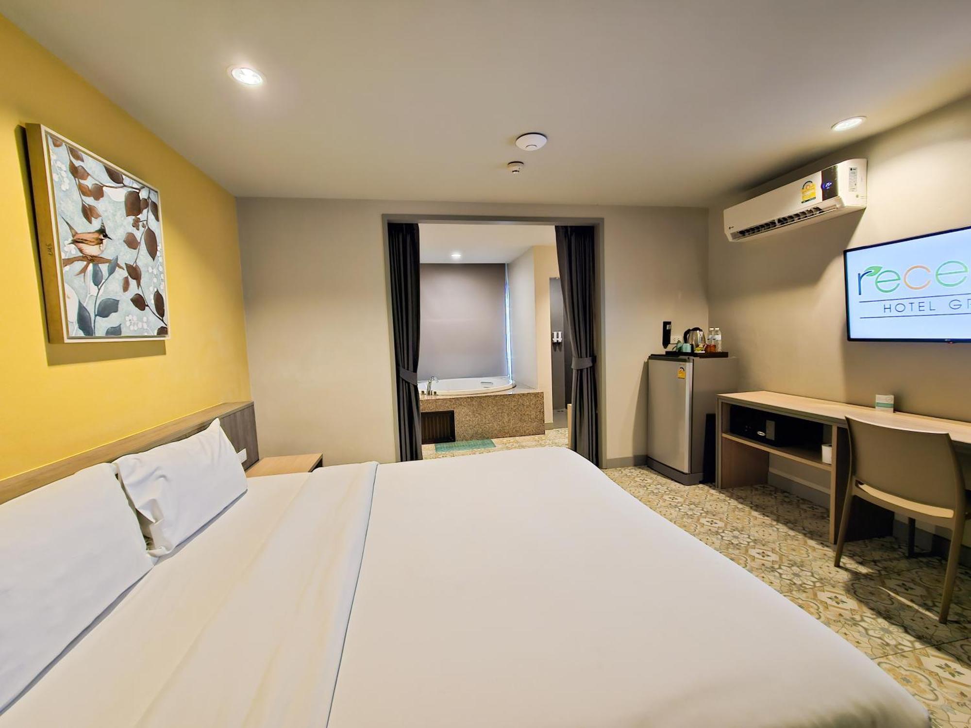 Recenta Suite Phuket Suanluang Ngoại thất bức ảnh